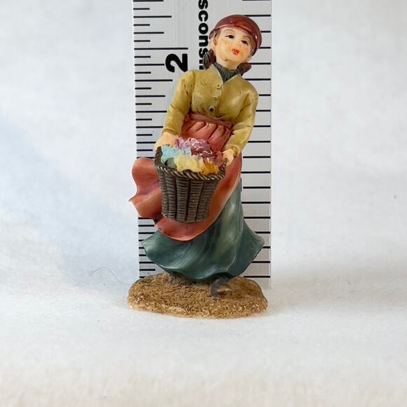 Grandeur Noel 2001 Bethlehem Village Woman w/ Basket O'Well Porcelain Resin - Picture 8 of 10